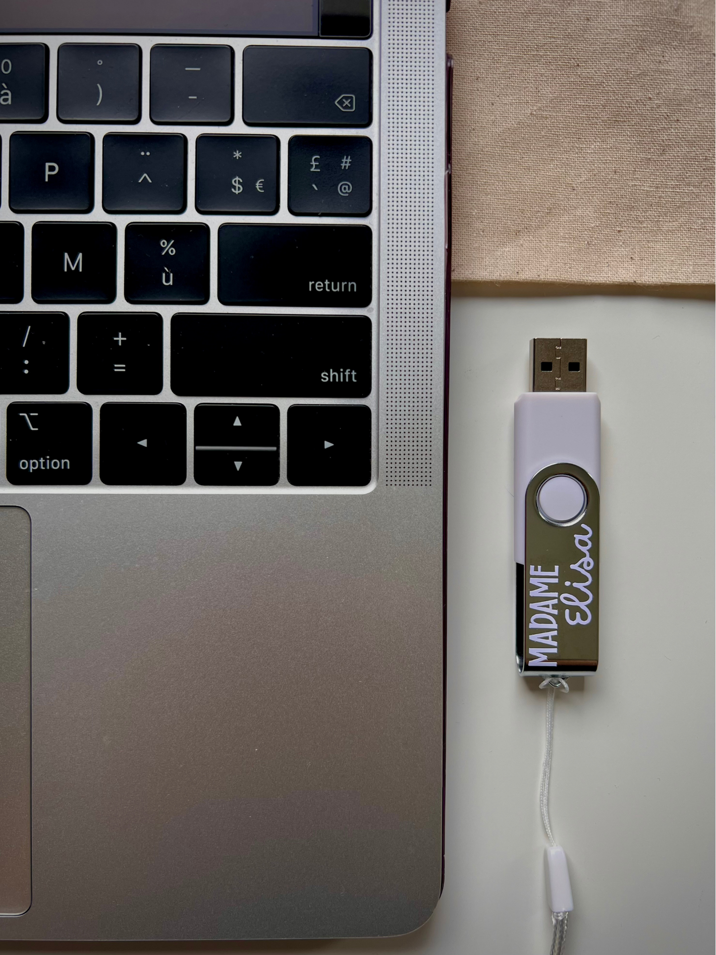 Clé USB personnalisée "Madame/Maitresse/Monsieur/Maitre"