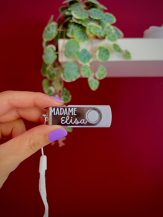 Clé USB personnalisée "Madame/Maitresse/Monsieur/Maitre"