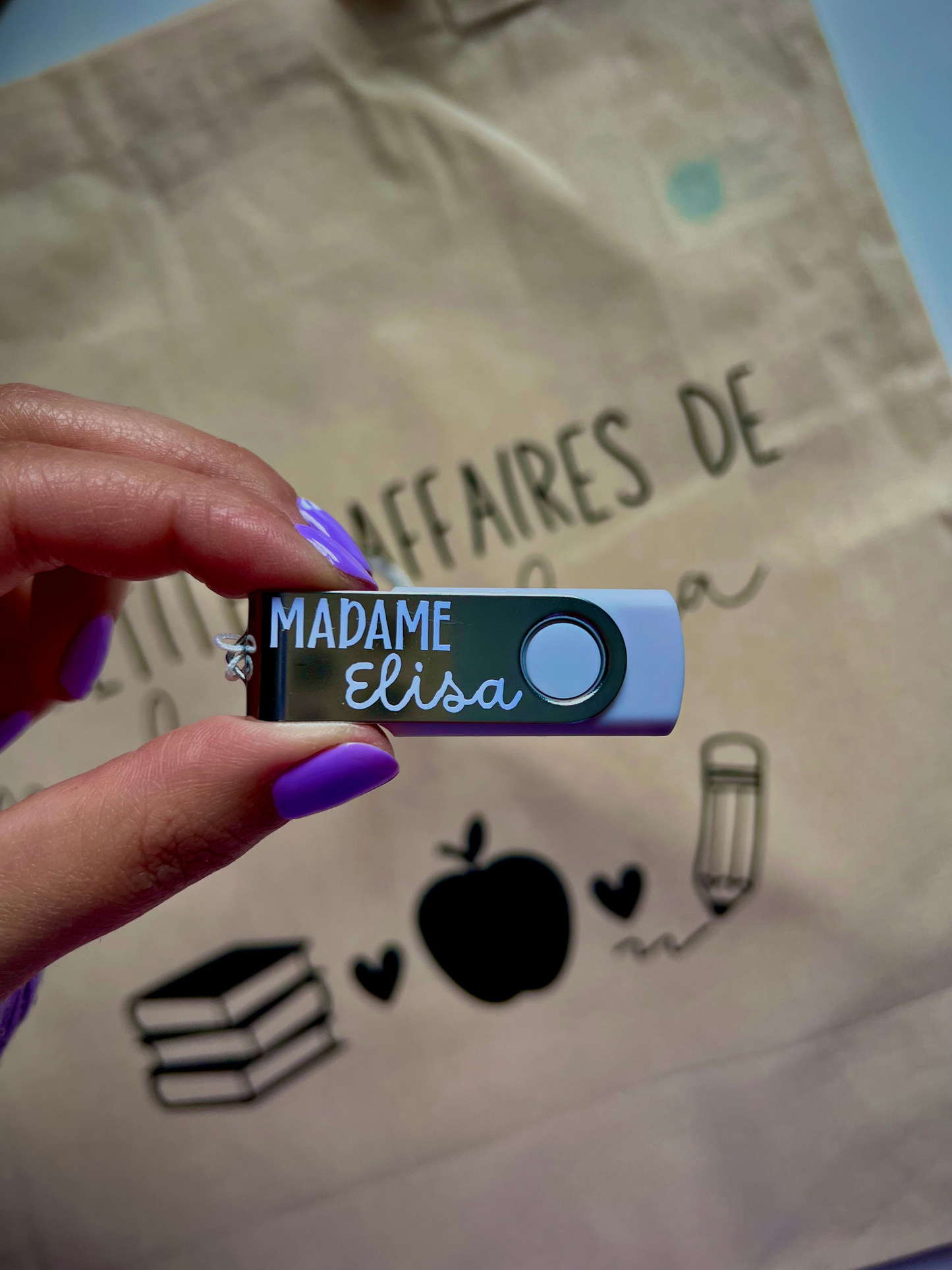 Clé USB personnalisée "Madame/Maitresse/Monsieur/Maitre"
